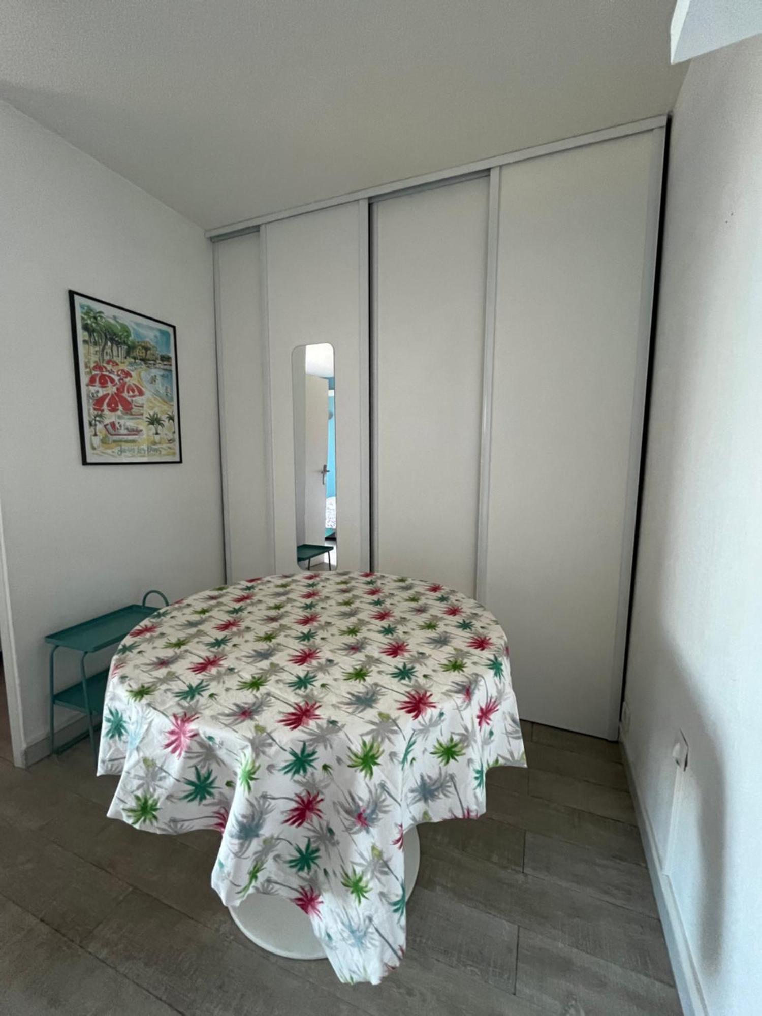 Appartement T2 De Standing Au Pied Des Plages Golfe-Juan Exterior foto