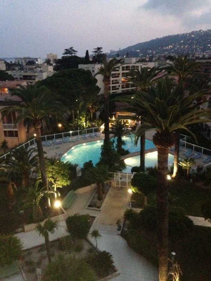 Appartement T2 De Standing Au Pied Des Plages Golfe-Juan Exterior foto