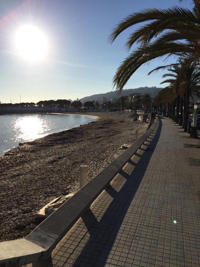 Appartement T2 De Standing Au Pied Des Plages Golfe-Juan Zimmer foto